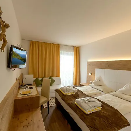Kristall Hotel 4*