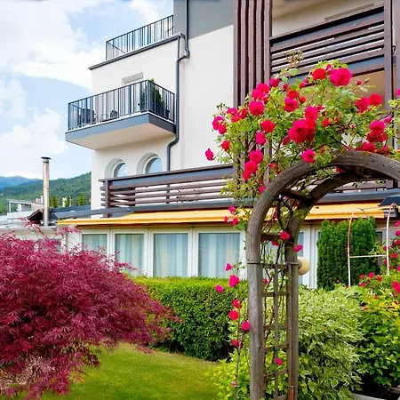 Kristall Hotel 4*